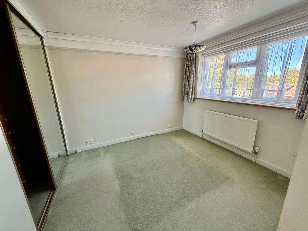 Lot: 178 - THREE-BEDROOM END-TERRACE HOUSE - Bedroom one
